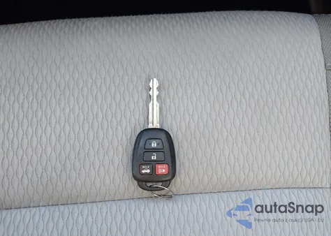 2016 Toyota Corolla Le z USA, uszkodzony, nr VIN 2T1BURHE1GC685238